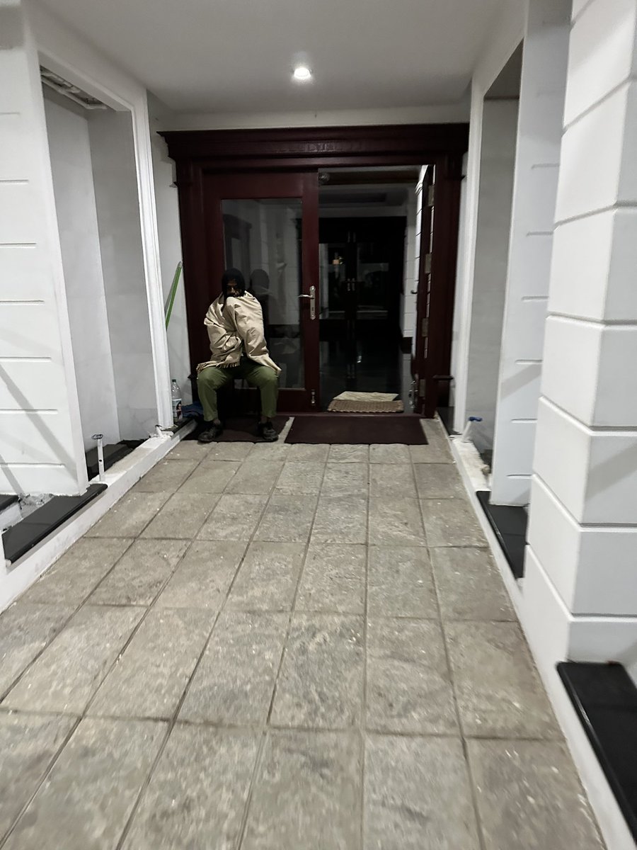 paulbarbar's tweet photo. 💔&amp; inhuman ! A senior citizen made to sit on a metal chair, out in the cold to check whether tenants wipe footwear b4 entering the building ? Apartment: The Retreat, Udayampalayam. 

@Vijaykarthikeyn @India_NHRC @the_hindu @timesofindia @DinakaranNews @dinamalarweb 
#Coimbatore https://t.co/v3WR62EIyu