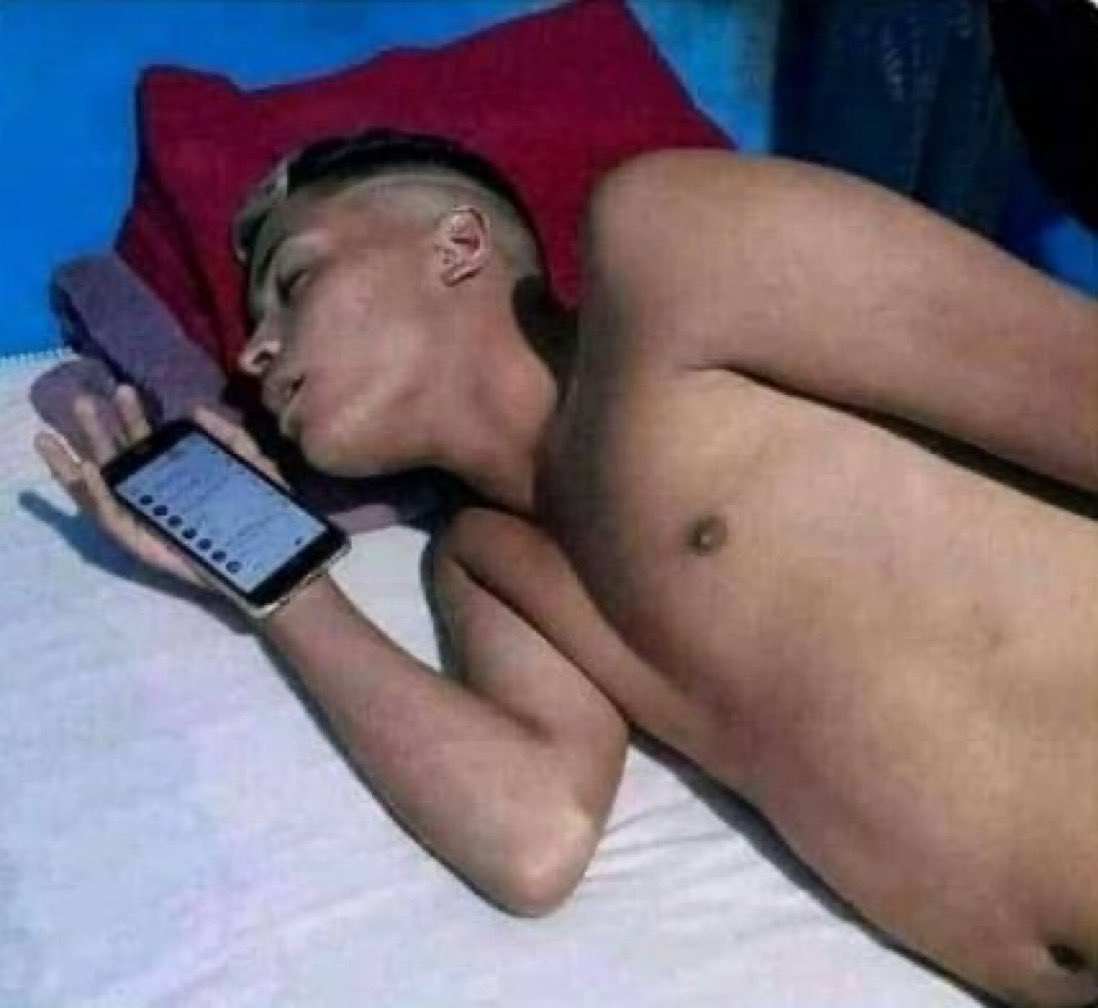 "por q estabas en línea y no contestabas???"

yo: