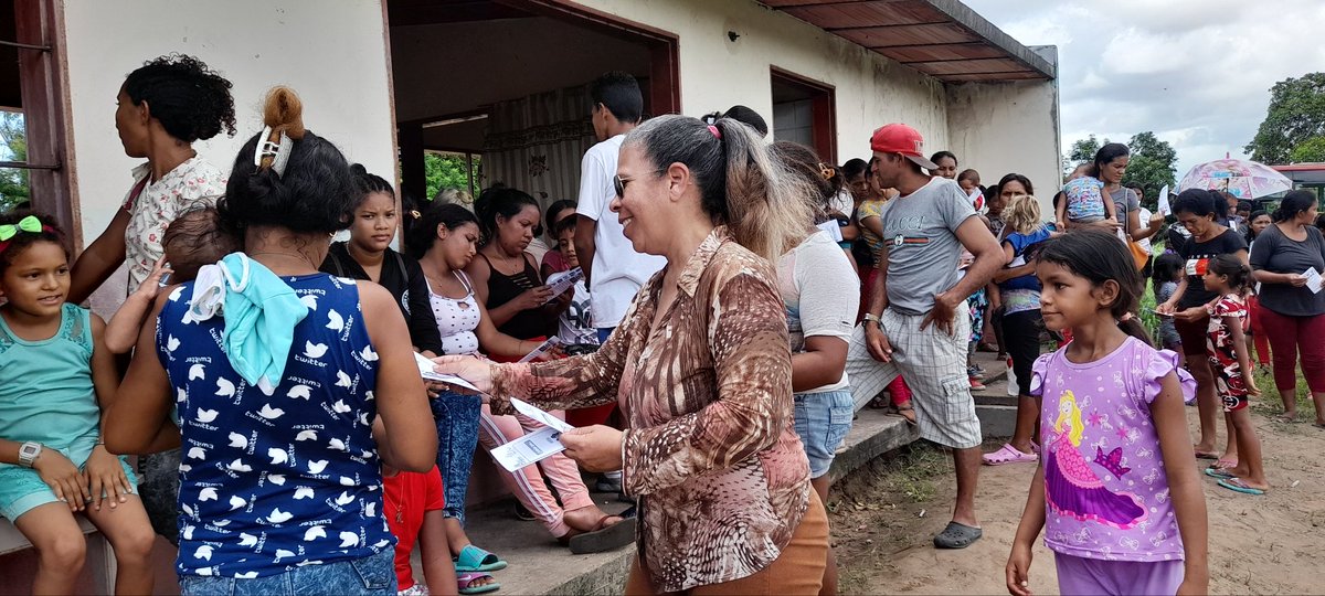 #EnVzlaCelacEsCiencia La comunidad de Querevero de la parroquia Orinoco del municipio Angostura del Orinoco de ciudad Bolívar fueron atendidos mediante una exitosa jornada médica.
<a href="/NicolasMaduro/">Nicolás Maduro</a> <a href="/amarcanopsuv/">Ángel Marcano</a> <a href="/YajairaApsuv/">Yajaira Arocha</a>