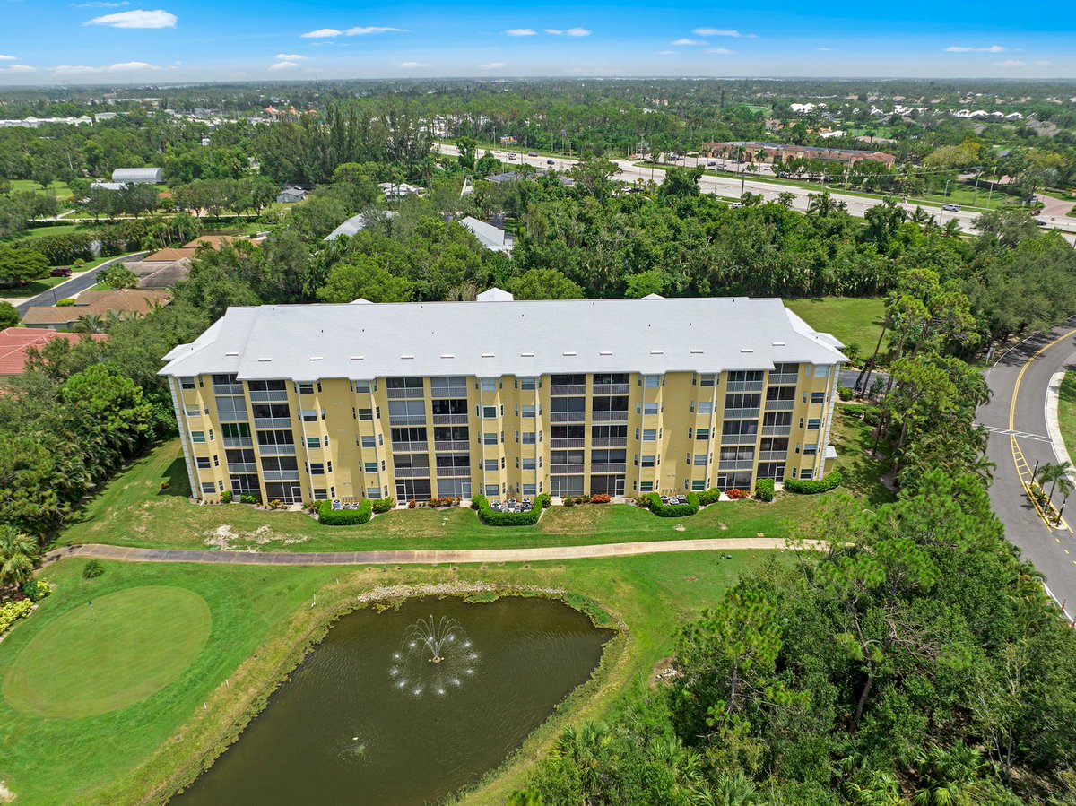 DennisWarson's tweet photo. Check out my new listing 19851 BRECKENRIDGE DR 301 in ESTERO FL $325,000. Enjoy living the FL lifestyle in this light and bright end unit condo featuring 2 bedrooms 2 baths and a den. #SWFL #Estero #listings #listing #RealEstate #homeforsale #FortMyers #NaplesFl https://t.co/BSU9DpS2Rl