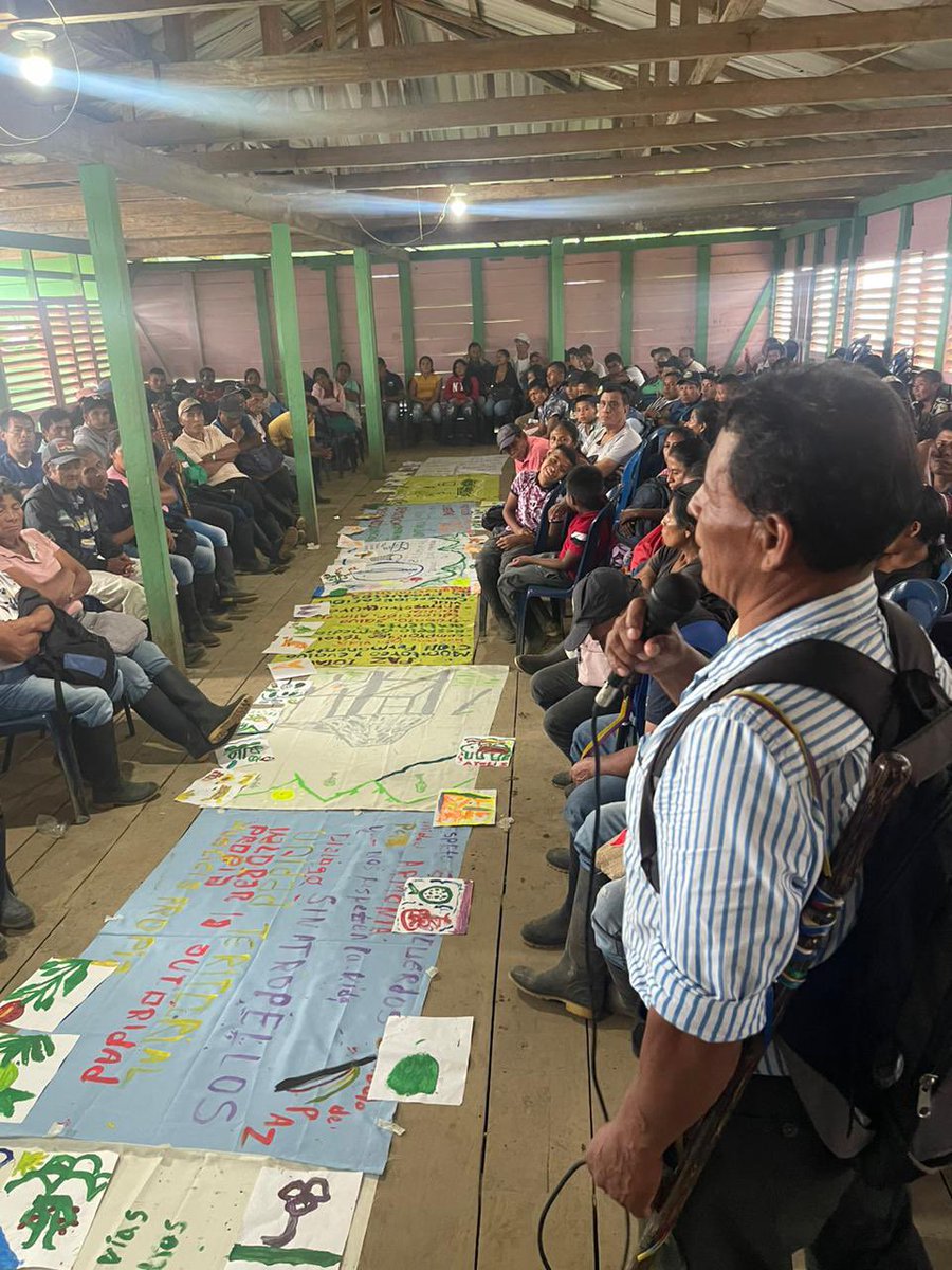 ComisionadoPaz's tweet photo. El equipo de #MisiónPaz sigue dialogando con la comunidad Awá. Hoy nos reunimos con los habitantes de Pueblo Viejo, Ricaurte, para fortalecer, acompañar y profundizar sus experiencias de paz en el territorio. https://t.co/NEoq7CkbXp