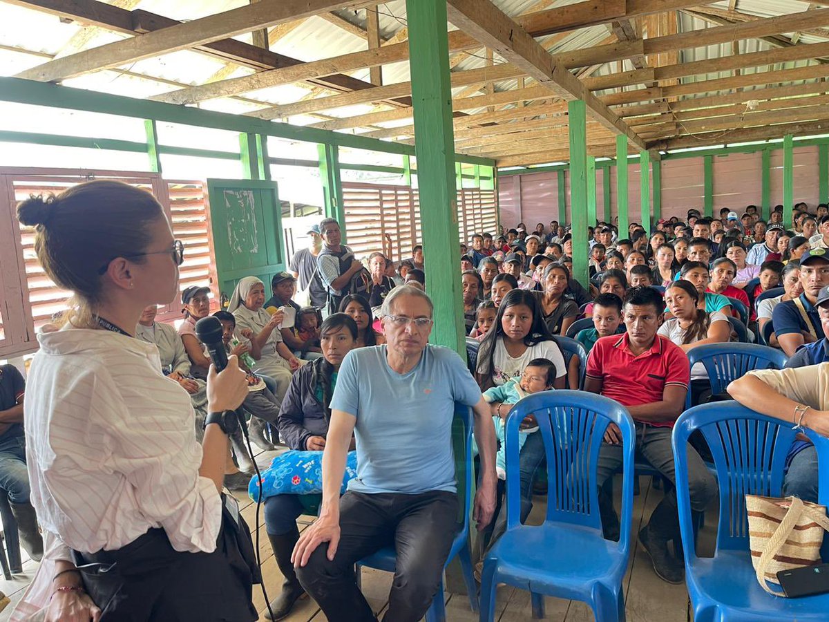 ComisionadoPaz's tweet photo. El equipo de #MisiónPaz sigue dialogando con la comunidad Awá. Hoy nos reunimos con los habitantes de Pueblo Viejo, Ricaurte, para fortalecer, acompañar y profundizar sus experiencias de paz en el territorio. https://t.co/NEoq7CkbXp