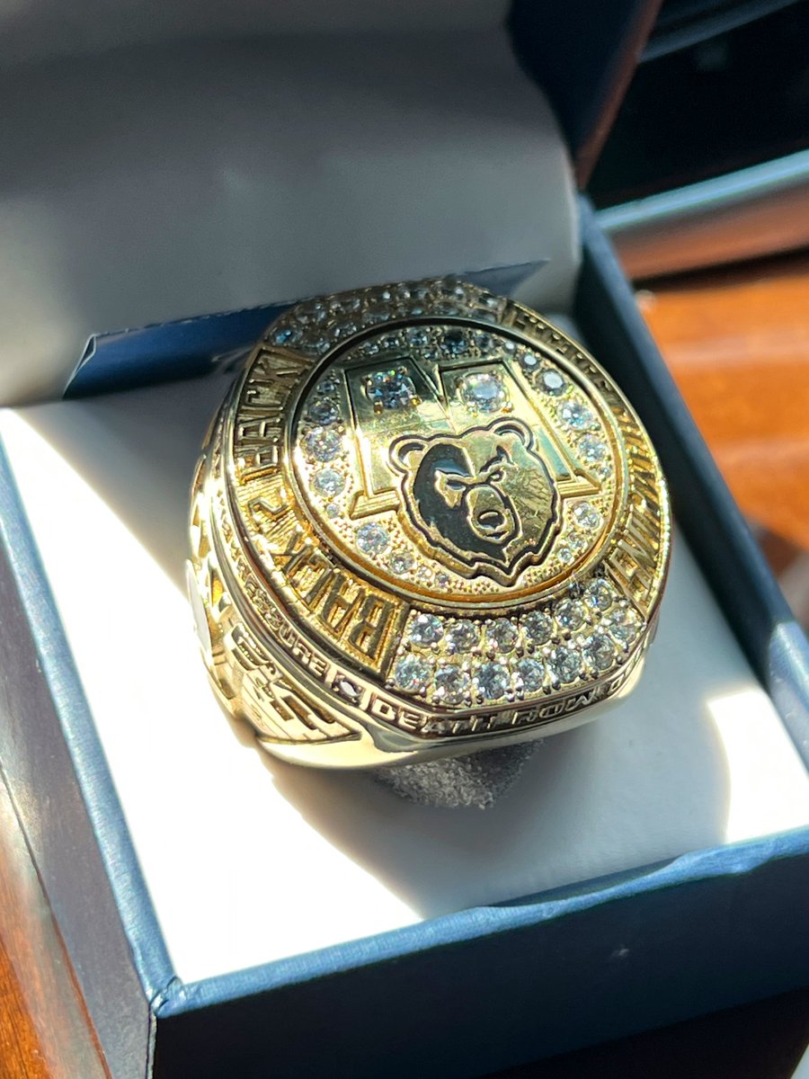 CoachEmmett's tweet photo. Plenty of blood, sweat, and tears to get to where we both are now! Once a SOC GOLDEN BEAR, always a SOC GOLDEN BEAR..
B⭕️⭕️MER‼️ https://t.co/5Xk8FcACvw