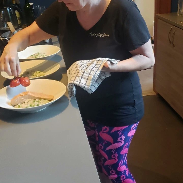 FreeRangeChalet's tweet photo. BEHIND THE SCENES
Vic's rocking the flamingo look in the kitchen tonight
New leggings had to be on trend here
Sweet potato pancakes, followed by Poached local Trout & a Raspberry Fool to finish
#Food #Foodies #ChaletLife #BehindTheScenes #Flamingo #FlamingoLife #TeamFreeRange https://t.co/Oif4ECEtmi