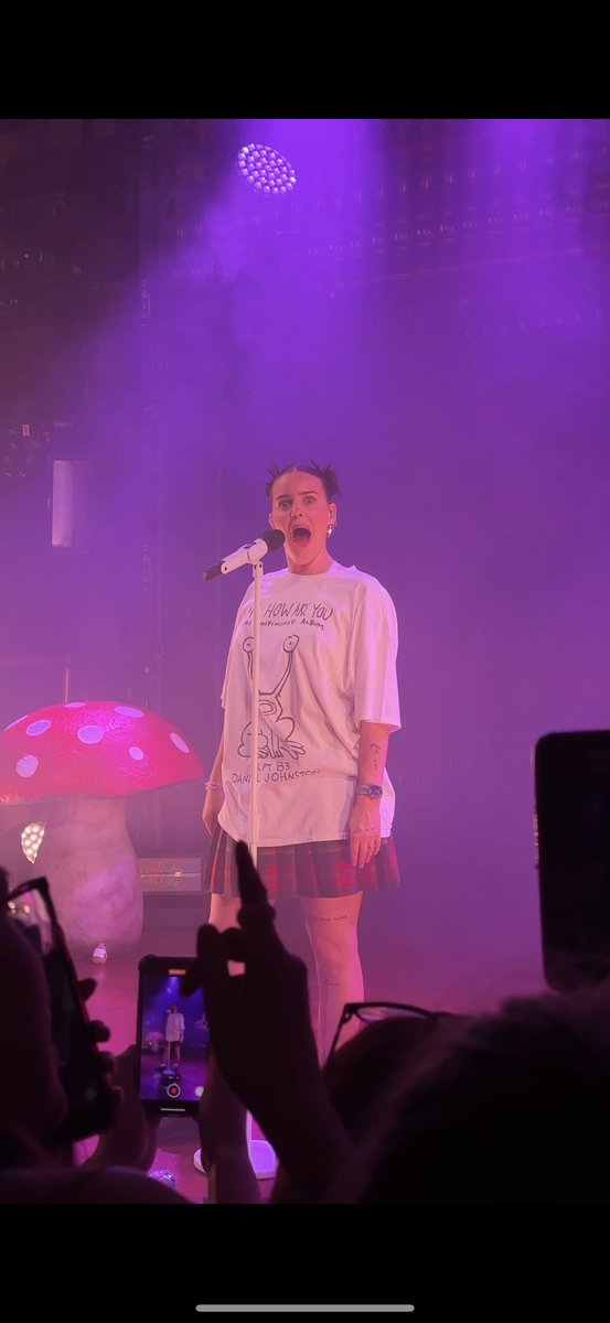 ozzyburgs's tweet photo. @AnneMarie WE WERE MATCHING TONIGHT AND YOU WERE AMAZING AS ALWAYS LOVE YOU 💗💗 https://t.co/QpyqJ5uujT