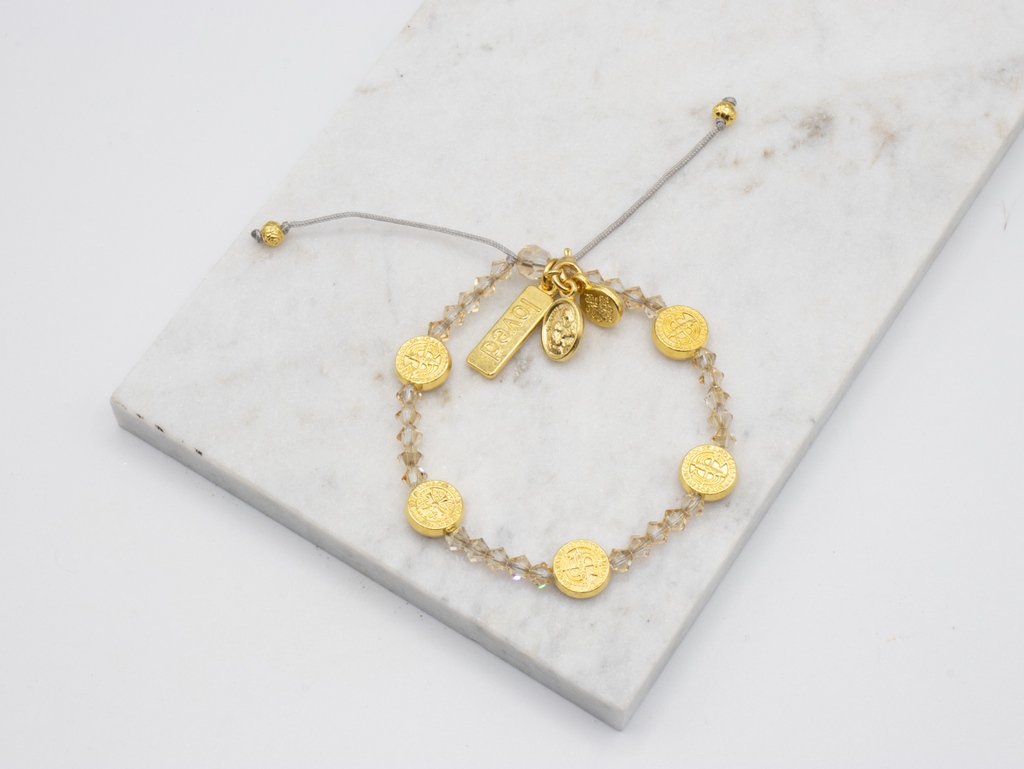 Happy Feast of St. Joachim and St. Anne! Happy Grandparents Day! May this special day of remembering our own legacy of family roots be celebrated. May we also remember our own faith roots too. shorturl.at/quxFZ 🙏