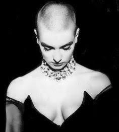 CafeYDiscos's tweet photo. El tiempo se detuvo en aquel septiembre de 1993 cuando se escuchó por primera vez la voz de Sinead O’Connor en el Palacio de los Deportes, durante los conciertos de Peter Gabriel. https://t.co/2ekbpM8Bjn