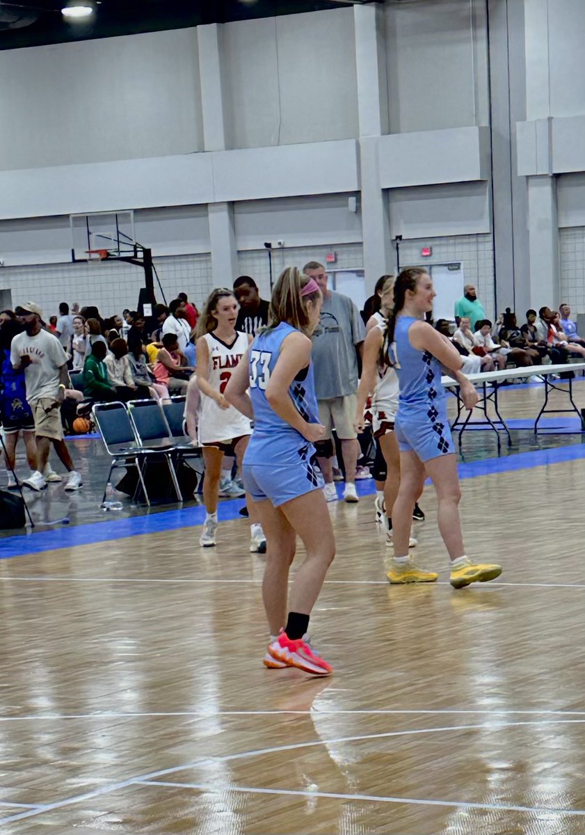 charlottejtorg's tweet image. Couldn’t think of a better group to play my last summer of travel ball with! Beyond thankful for these people. A big thank you to all the coaches who came to watch us play. Had a great time getting better and competing with @PeakTeamBlue!!
@BillTorg