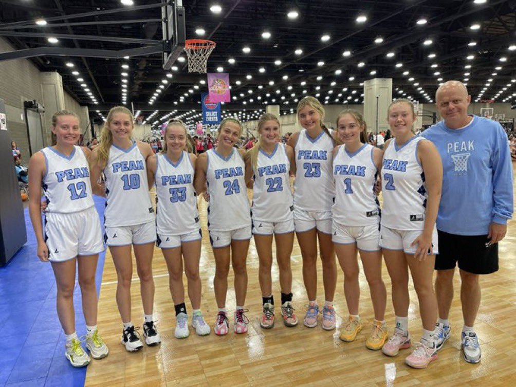 charlottejtorg's tweet image. Couldn’t think of a better group to play my last summer of travel ball with! Beyond thankful for these people. A big thank you to all the coaches who came to watch us play. Had a great time getting better and competing with @PeakTeamBlue!!
@BillTorg