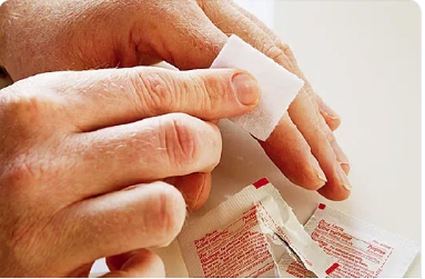 FoundationTfj's tweet photo. Eight essential on-the-go first aid kit items. #BATTLEANNUALLY #RealMenHelpThemselves Powered by @FoundationTfj. https://t.co/2XBbAlYovk https://t.co/Nmbh2uOpvL