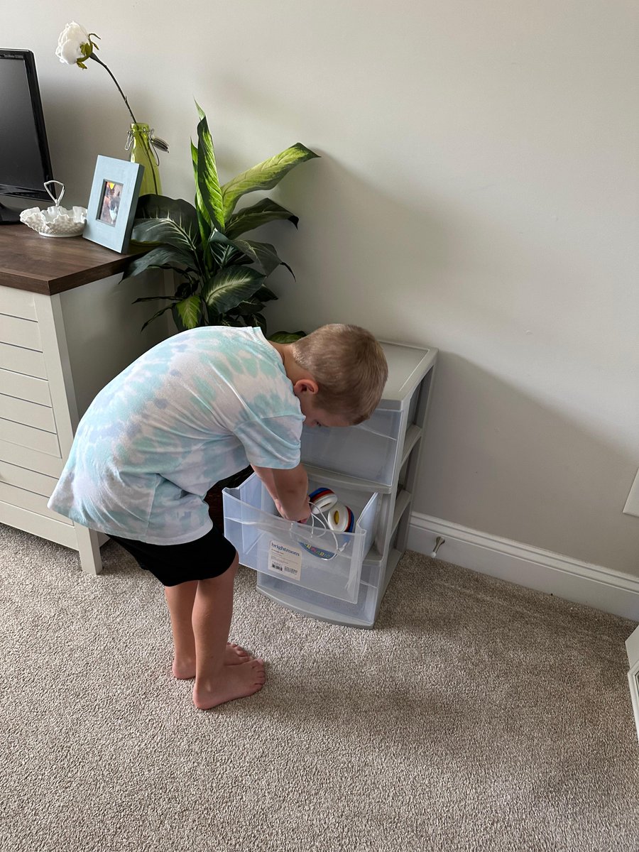 Sterilite_Corp's tweet image. Sometimes the best ideas come from little minds! This Brightroom 3 Drawer Cart is a great teaching lesson on cleaning up toys or organizing snacks! 🤩👏 @Target 
#sterilite #sterilitenation #lessmess #storageideas #organization