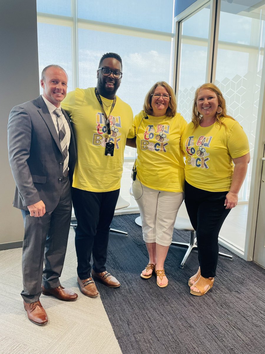 _WilliamsRico's tweet photo. We had a fantastic day of collaboration, team building, and getting to know each other! @MadCoSchools @MXRComets #ShineComets 💫 https://t.co/vdtrQaQl0G