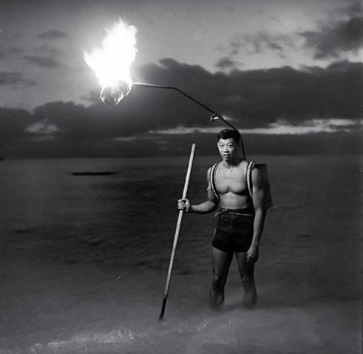 historyinmemes's tweet photo. Night fishing in Hawaii, 1948. https://t.co/sX8d0DIUMT