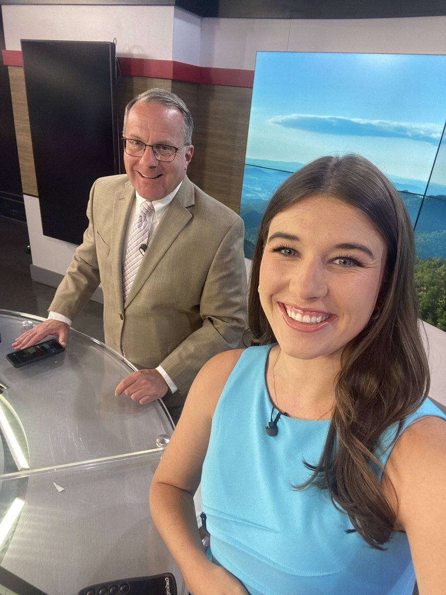 Tune in now for the latest headlines. Forcing Steve to take a selfie with me one day at a time @NBC29 https://t.co/IPbYRYzFwq
