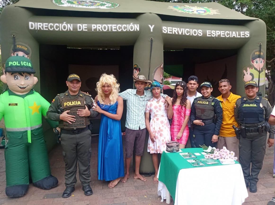SucrePolicia's tweet photo. ⛓️En el Parque Santander de la capital sucreña el grupo de @ProteccionPonal infancia y adolescencia con la Campaña Recuperando Sueños👩‍👧‍👦 en coordinación con instituciones públicas  conmemoraron  el "Día Internacional Contra la Trata de Personas" con actividades de conciencia. https://t.co/XgvwetXB3m