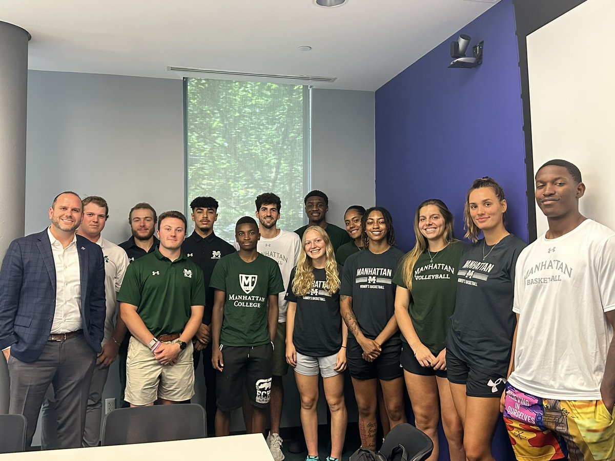 GoJaspers's tweet photo. We had a great time speaking with @MAACSports Commissioner @TTellitocci on his campus visit. Go Jaspers! https://t.co/5MJC82Ji99