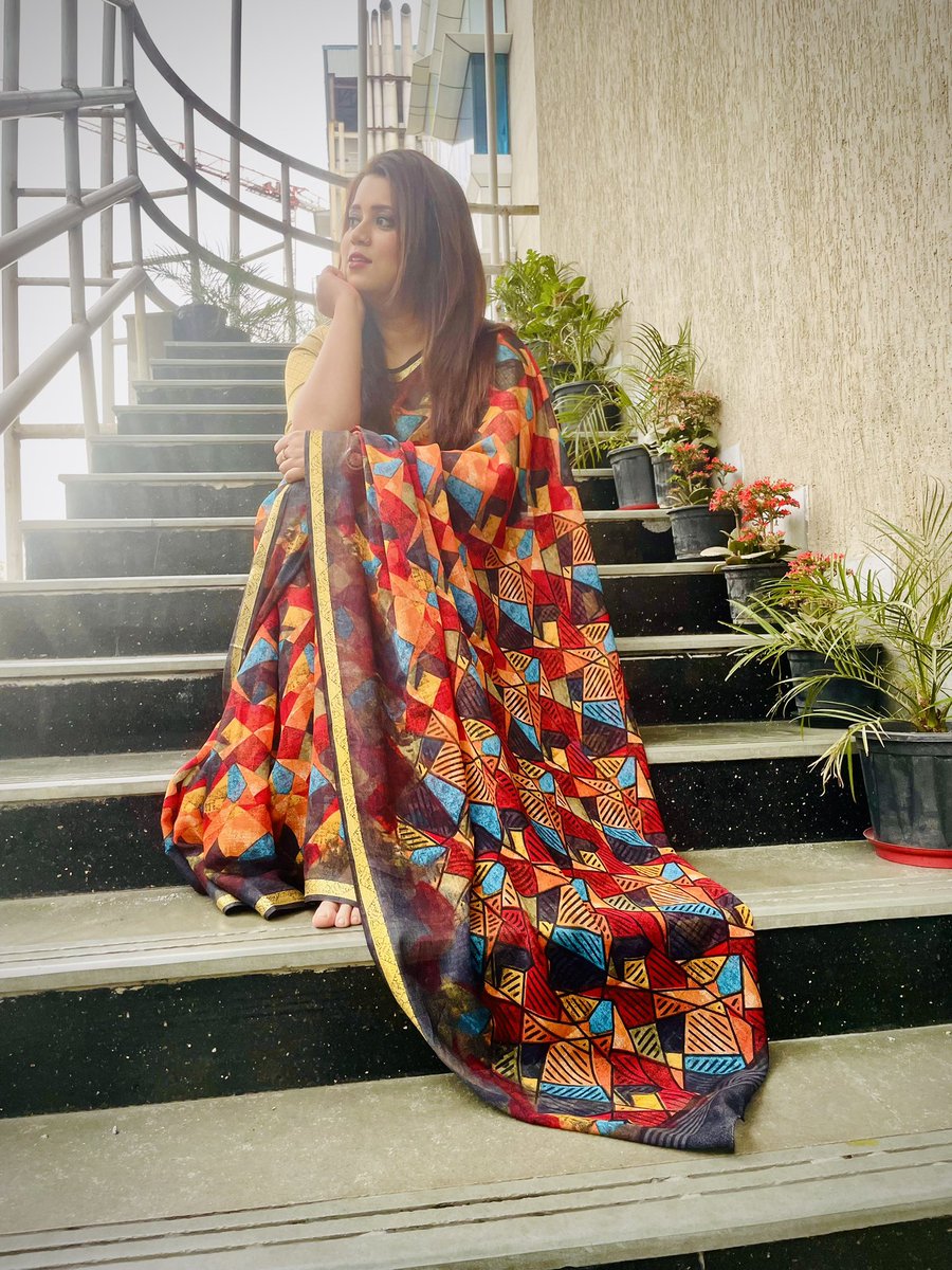 साड़ी में नारी ख़ूबसूरत लगती है?

——— या ———

नारी पर साड़ी ख़ूबसूरत लगती है?

👇👇👇👇👇
#sareelove #sareeswag