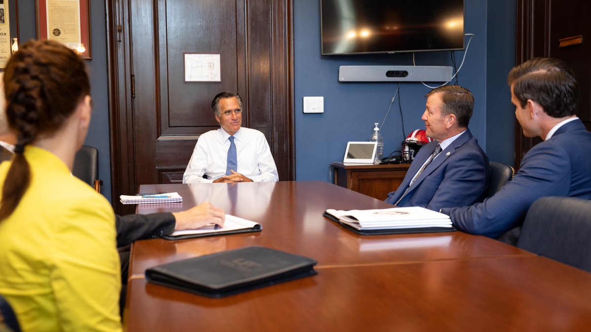 SenatorRomney's tweet photo. Hands-on education opportunities, like those offered at @utahtechu, support Utah’s continued economic growth. Met with Utah Tech President Richard “Biff” Williams to discuss the school's work to support southern Utah's booming economy. This helmet will look great in my office! https://t.co/DcTHO0cbWF