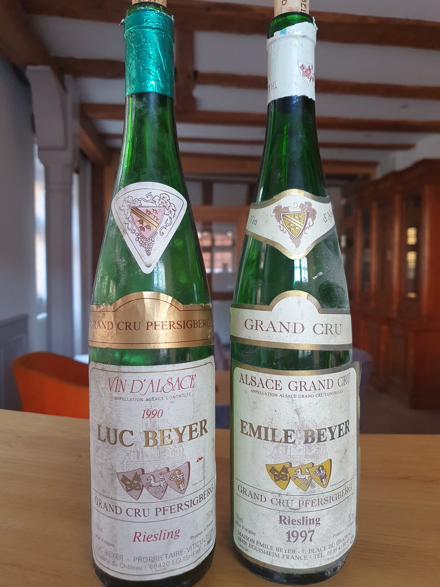 Un GC Pfersigberg 1990 au nez intense, une bouche dense, charnue avec une allonge saline élégante qui tire la finale en longueur

Un GC Pfersigberg 1997 avec un nez ouvert sur les agrumes confits, une attaque ample et une acidité qui s etire en dentelle

#EmileBeyer #alsacerocks