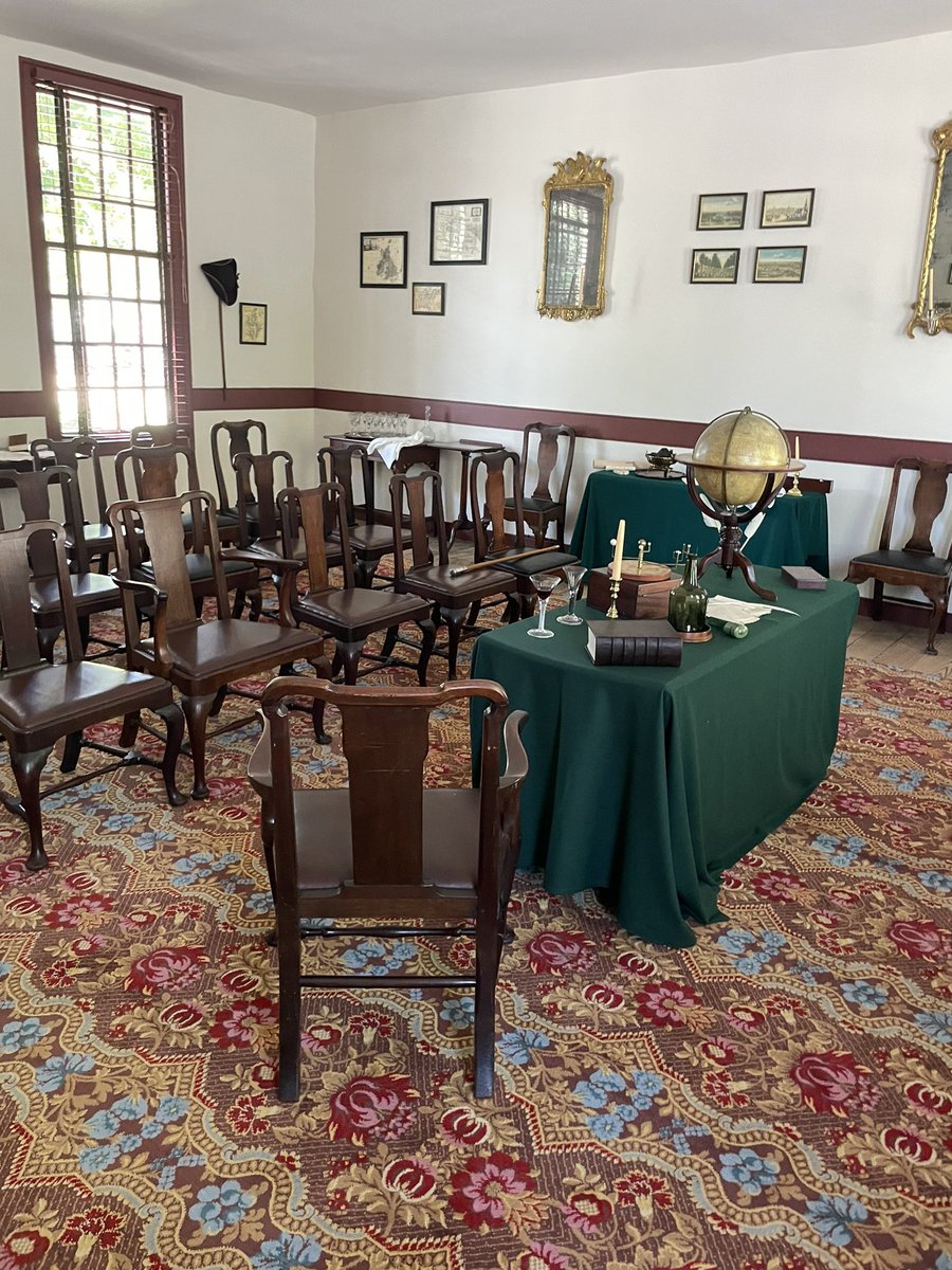 DunnNbct's tweet photo. Picking up lesson for my students at Colonial Williamsburg @TwenhofelMS https://t.co/JRVeSmd3gv