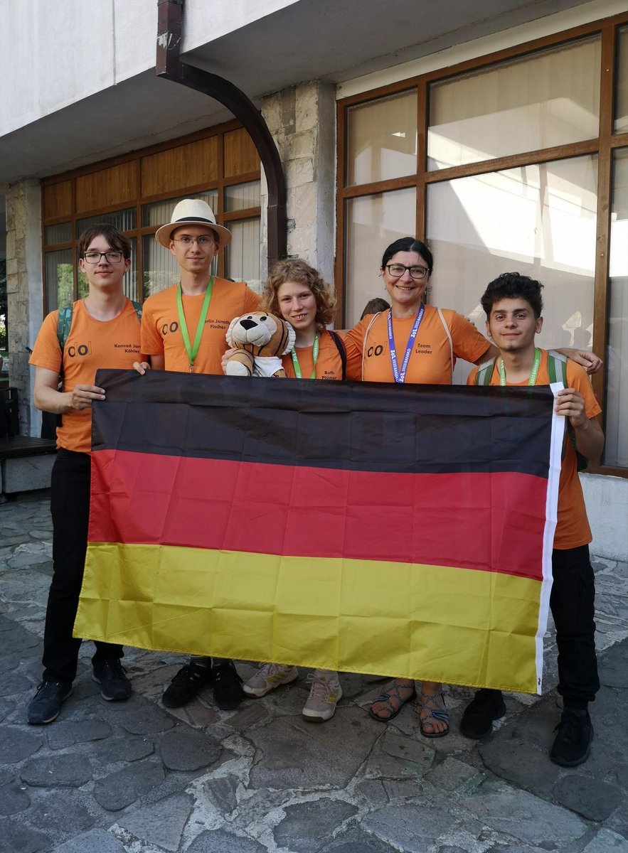 Berge, Bansko, IOL 2023 - und das deutsche Team mittendrin.
Der Einzelwettbewerb ist schon gemeistert, wir drücken die Daumen für den morgigen Teamwettbewerb!