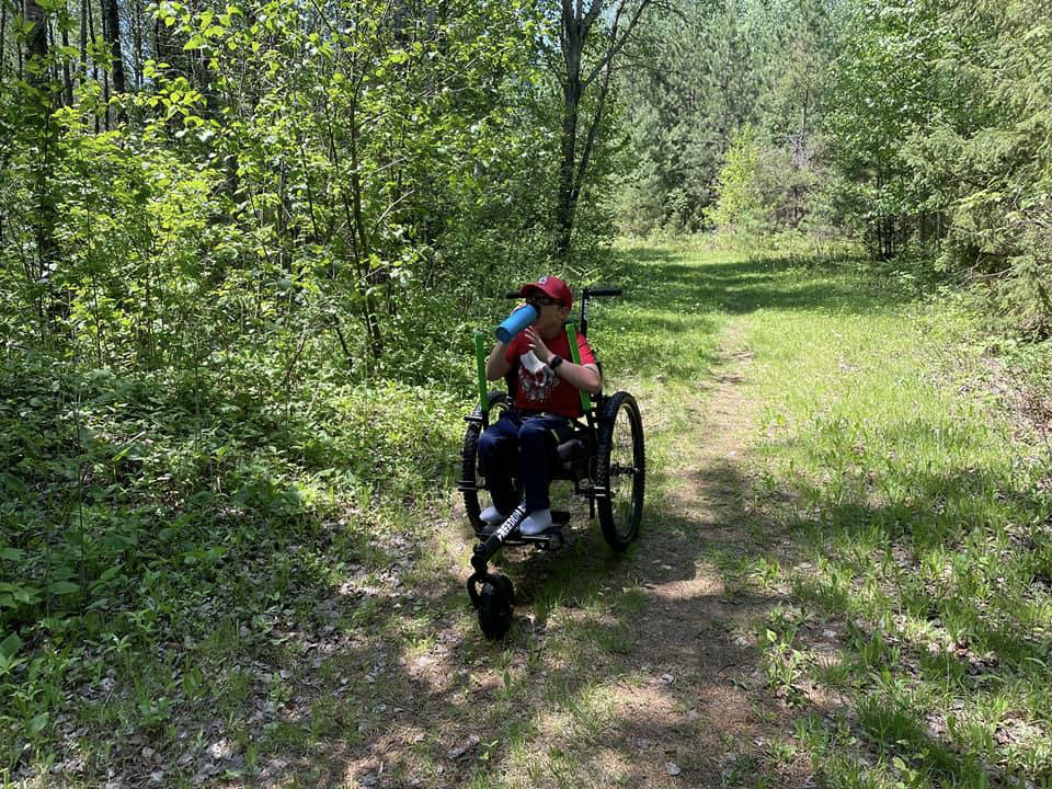 Not sure how to pack for your next hike? Remember these 3 things 👇 

🗺️ Navigation 
💡 Illumination 
💧 And — especially during this time of year — HYDRATION!

#WheelchairExplorer #EmbraceTheOutdoors #OutdoorTrails #GetOutside #GRITFreedomChair