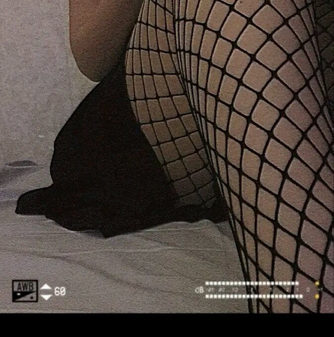 TheAsmodeus_109's tweet photo. 💋-Vamos papi~ no seas tímido que yo se que te gustaría tocarme y besarme las piernas~

💋-Come on daddy~ don't be shy I know you would like to touch and kiss my legs~ https://t.co/g3nwhBQycI