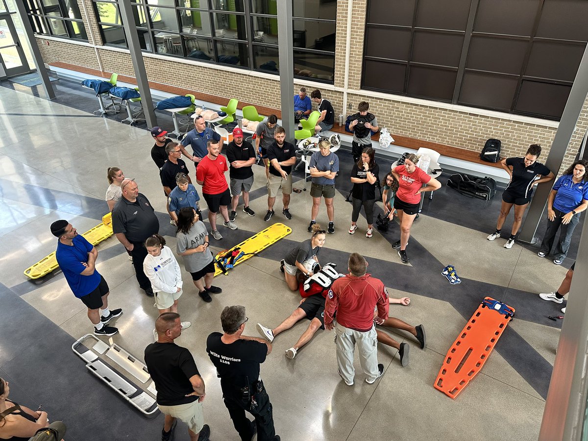StXTigerPerform's tweet photo. StX and @SU_ATCs hosted an interprofessional emergency training with 40 area athletic trainers, EMTs, and paramedics. Practicing skills to be at the top of our game on the field when our best is needed. 
#AT4All #SaferSidelines #WeAreStX https://t.co/kNDP76vOZ9