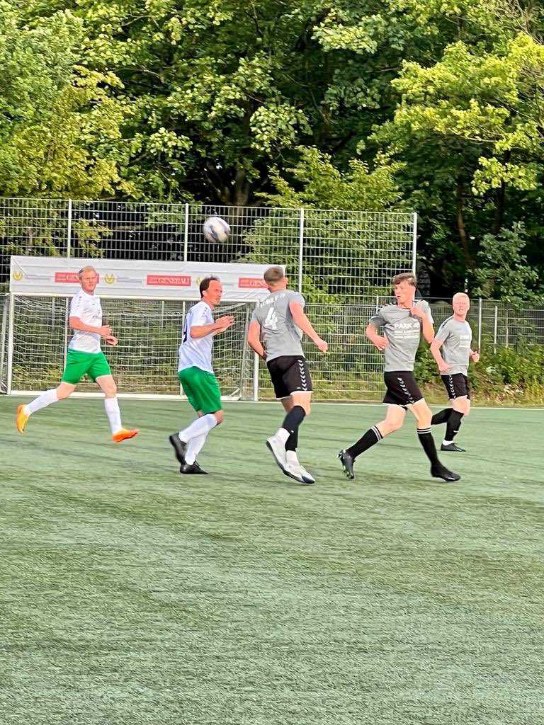rollenderhsvfan's tweet photo. Kreispokal für Untere Mannschaften: TSV Kücknitz II gegen Eichholzer SV II (0:7) 
#fussball #kreispokal #tsvkücknitz #eichholzersv #kücknitz #lübeck #pokalspiel #pokal #mittwoch #kunstrasen #roterhahn #unteremannschaften #bilder #fotos #neuerground #groundhopper https://t.co/zDSqrA8TcZ