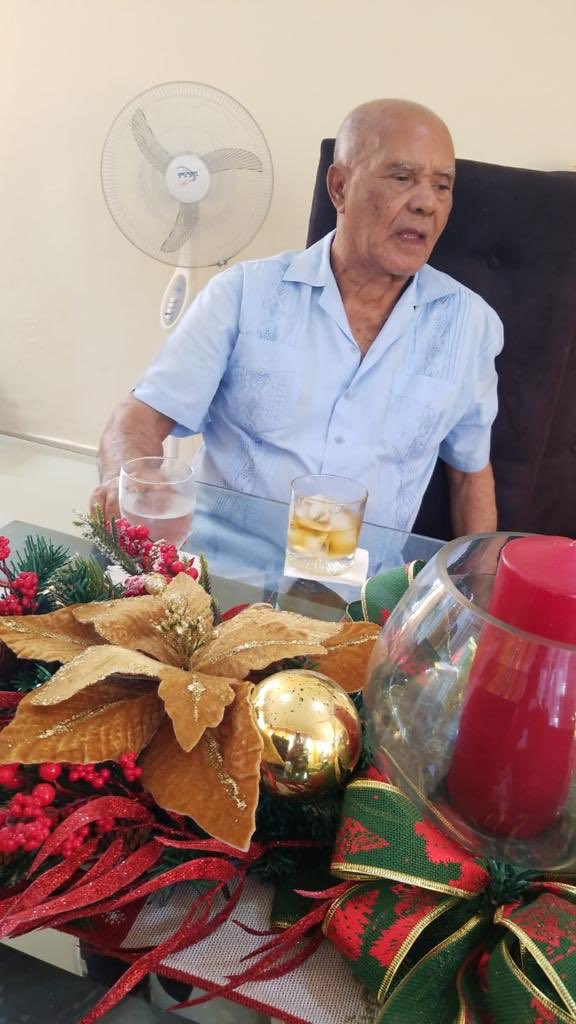 Me uno al dolor que embarga a la familia Jerez , por el fallecimiento del emblemático, Nino jerez, Fundador de la Orquesta Universal y quien hasta la hora de su muerte tocaba clarinete en la Banda de Música Municipal de Cotuí. Paz a su alma.