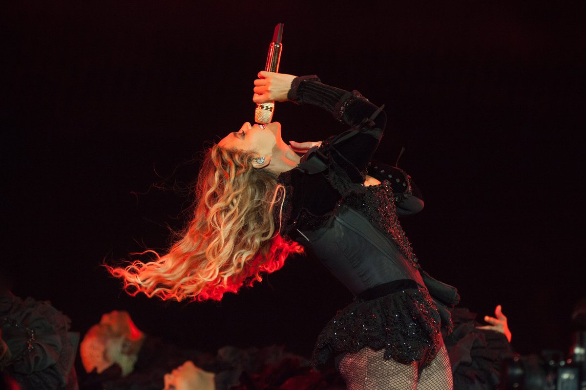 fordfield's tweet photo. Detroit, you better bring the ENERGY tonight❕

#RENAISSANCEWORLDTOUR https://t.co/7Wi1Zk7s8u