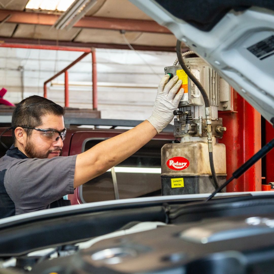 NatTransmission's tweet photo. Move forward with confidence. Our dedicated technicians will provide top-quality transmission repairs, ensuring your vehicle is in great hands. https://t.co/jj0S6BMV3s