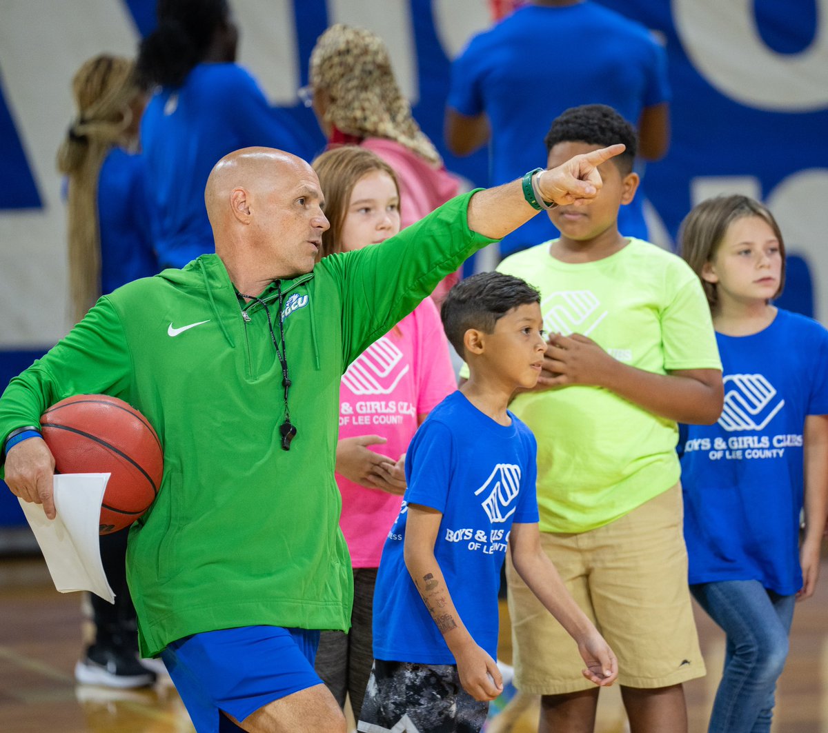Molding the next generation of leaders Thank you to the Boys & Girls Club for coming out to The Nest to hoop with the Eagles ‼️ #DunkCity | #Attitude | #FGCU 🦅🌴🤙