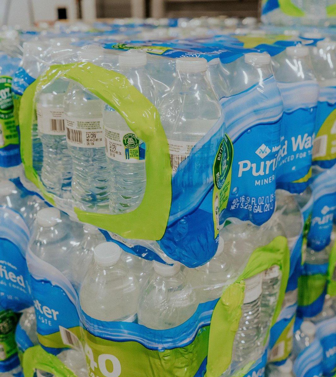 💧 WATER DONATIONS NEEDED 💧 
It's going to be HOT few days! 🥵 ☀️  Neighbors experiencing homelessness are seeking shelter from the heat and refreshing water. Right now, we're low on water bottles! We could use your help! 

Drop off location: 245 N Delaware St, Indianapolis, IN