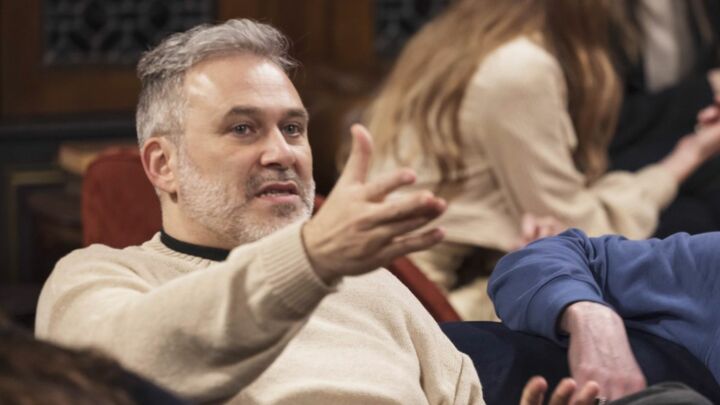 "La chute du mur de Berlin ?! La guerre en Ukraine ?! Le naufrage du Titanic ?! Les chocolatines ?! Quoicoubeh ?!
C'est Vincent Desagnat ! "  #LesTraîtres