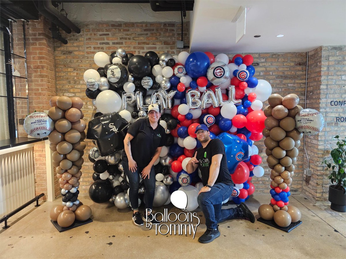 The White Sox and Cubs are getting ready to face off again tonight!

#crosstownclassic #Cubs #whitesox #MLB #playball #balloons