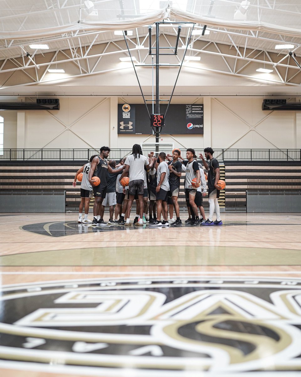 𝐏𝐮𝐭𝐭𝐢𝐧𝐠 𝐢𝐧 𝐰𝐨𝐫𝐤

#OneRoar #PlayHard