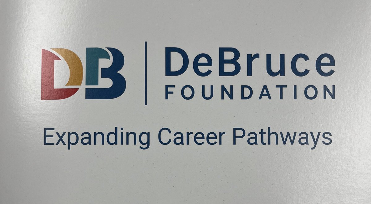 lhs_navigator's tweet photo. Excited to work on my drawing skills and learn from the best today! Thank you to #PattiDobrowolski- key note speaker, author, illustrator, and founder of Up Your Creative Genius! S/O to @DeBruceFound for hosting this great training! #42% #drawyourfuture #agilities #Network53 https://t.co/ds3EhX7W5y