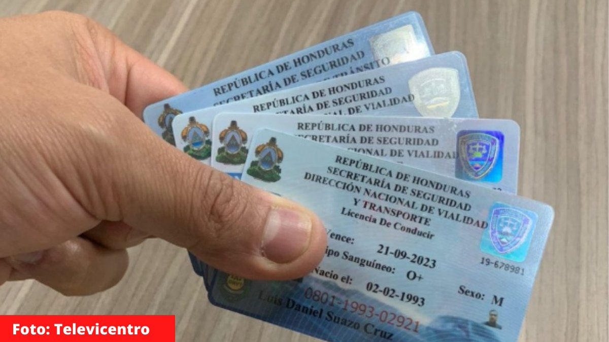 icalixm's tweet photo. Licencia de conducir:
 Antes del socialismo | después del socialismo. https://t.co/2ocM1tfQiZ