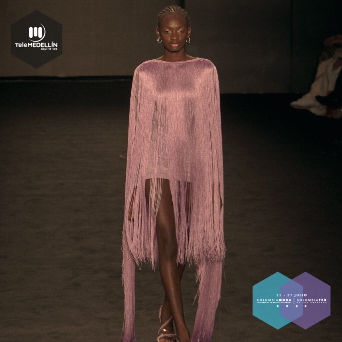 Telemedellin's tweet image. Elegancia + moda vanguardista = una pasarela inolvidable 😍. 

Así se vivió la pasarela Origen por Bless en #Colombiamoda2023 + #Colomibiatex2023 🧵.

Conoce cada detalle de la semana de la moda en telemedellin.tv/especiales/col…   

#TMEsModa