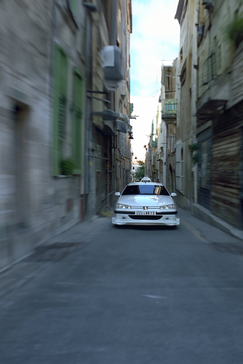 NicoKosmic's tweet photo. Capturas de la Pelicula “TAXI” editadas con IA para aumentar la escena y crear wallpapers https://t.co/VAHHMfBB2g