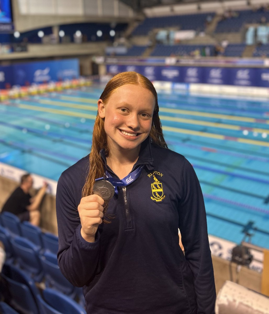 ReptonSwim's tweet photo. 🥈A fantastic Silver Medal for Holly Marshall in the 200m Backstroke at British Summer Championships! #ReptonSwimming 🇬🇧 https://t.co/y02qgmno1Y