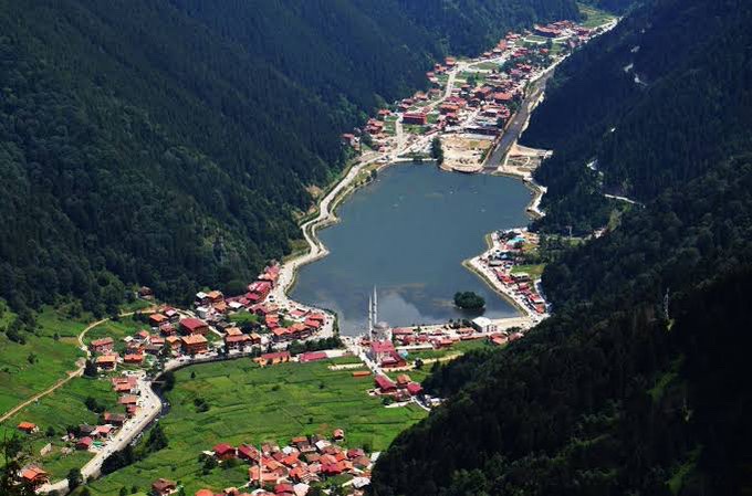 mimarifacia's tweet photo. 1.Türkiye Uzungöl 
2.İsviçre Seealpsee Gölü https://t.co/SjlYKHVFX9