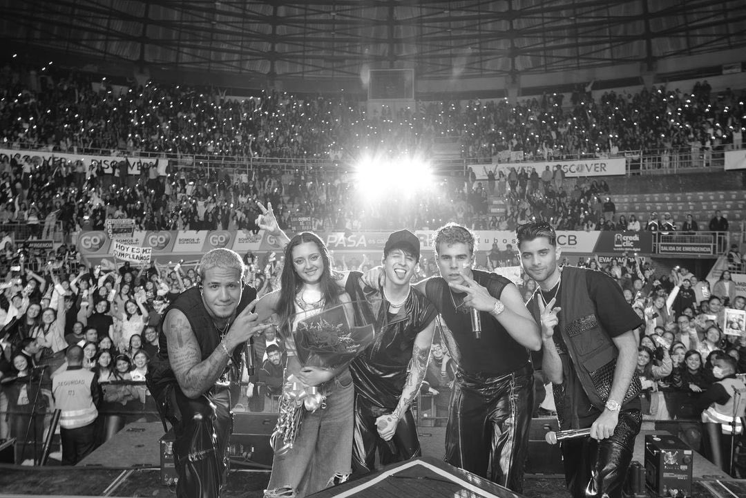 CNCOmusic's tweet photo. Venimos coleccionando momentos de nuestra “Primera Cita” en tarima con ustedes y estamos listos para el proximo stop… 🇺🇸

¿Cuantas personas nos siguen desde Orlando?? Nos vemos este Viernes!! #cncoultimacita https://t.co/oCdlLNF8pa