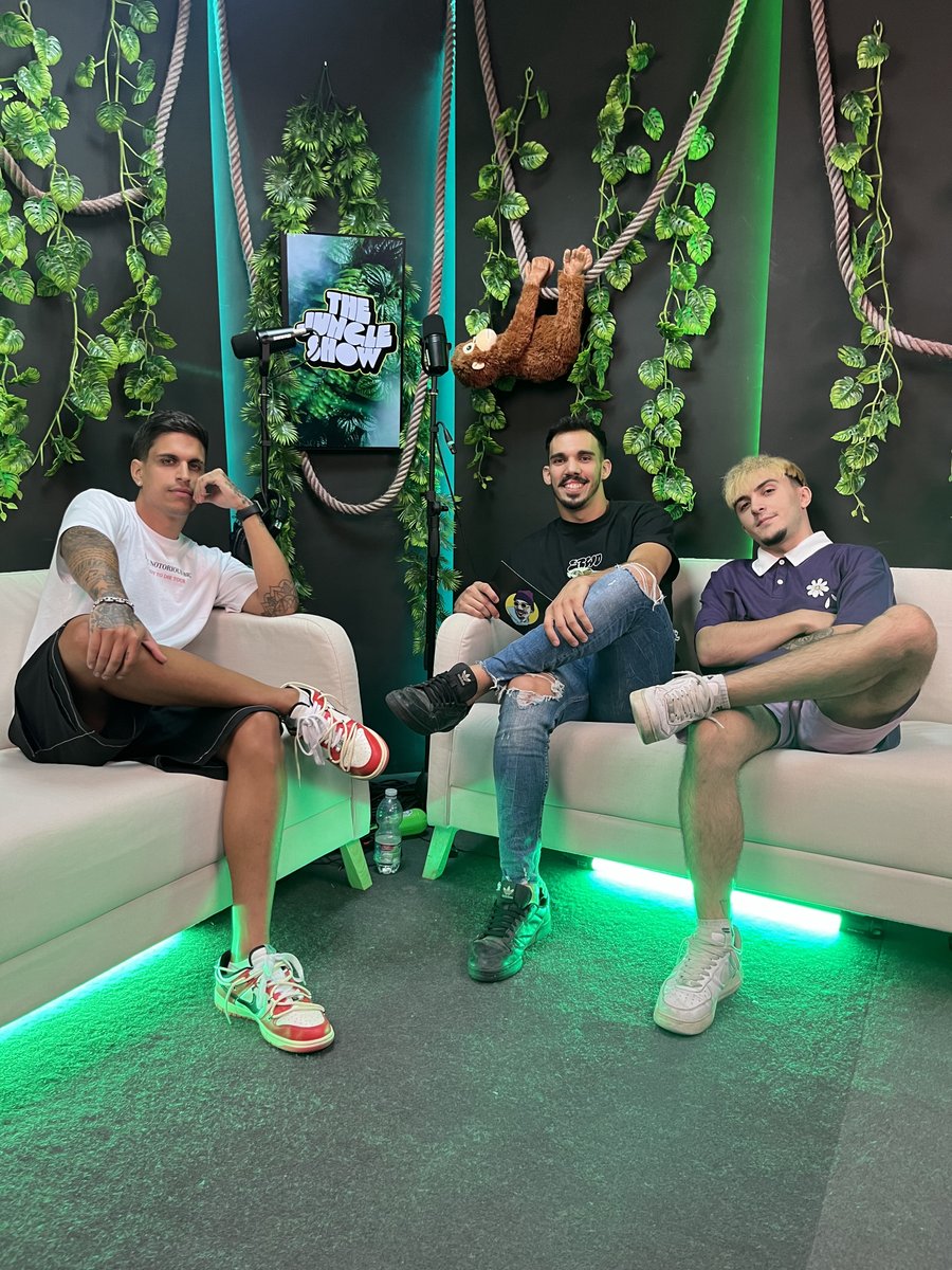 TheJungleShowTV's tweet photo. PROGRAMÓN el de hoy junto a @Xriz 😎 que además nos presentó su nuevo HIMNO 🤯

Pueden ver el programa completo tanto en Twitch como en Youtube 🙌 https://t.co/B72LwyYbId