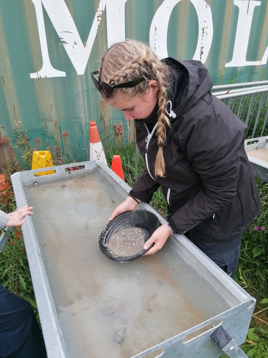 10thGuides's tweet photo. Huge #ThankYou to @KEM_education and @CornishMetals for a fab day of #mining! Learned some #Cornish history and gained some new skills ⚒️ #ThisGirlCan #GirlsInSTEM https://t.co/4Nc75qt5Oy