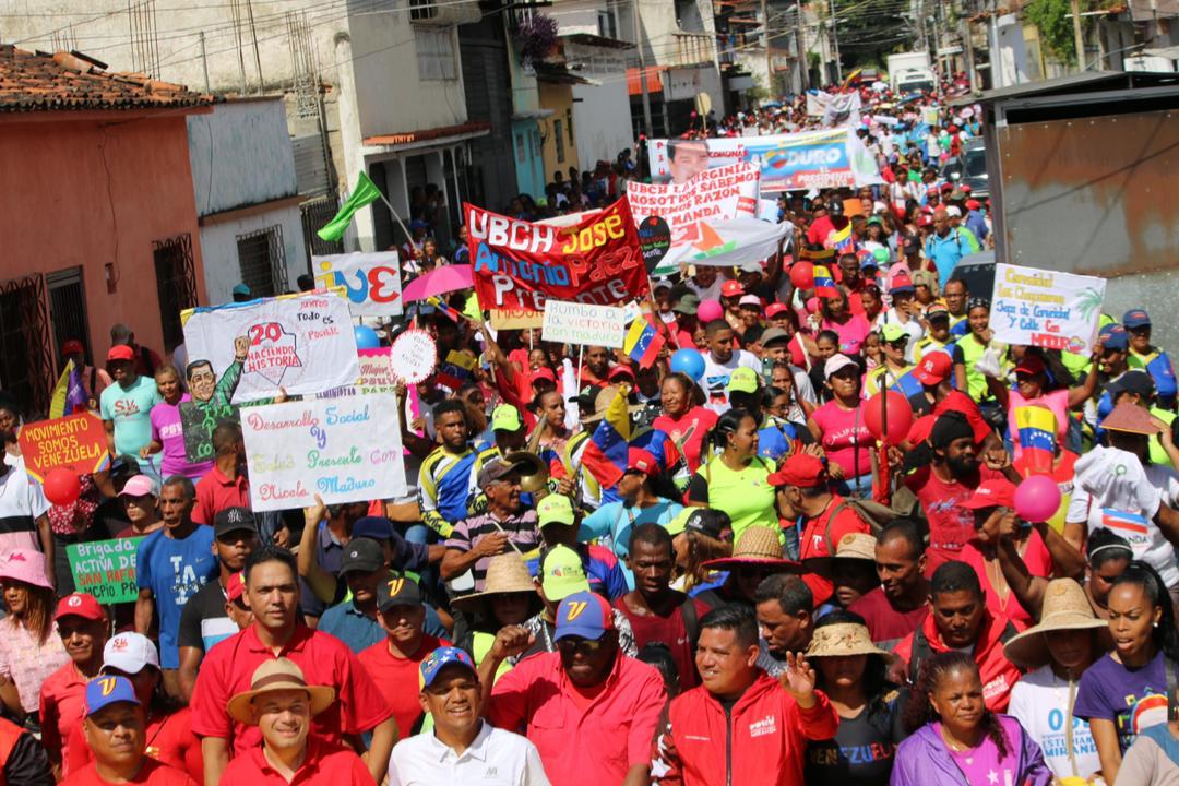VTVcanal8's tweet photo. #EnFotos📷| El pueblo de Río Chico de Barlovento, estado Miranda, desbordó las calles de alegría con la Gran Marcha que ratifica el apoyo y respaldo al Presidente @NicolasMaduro 

#PlanDescontaminaciónDelLago https://t.co/KX4bysxqDA
