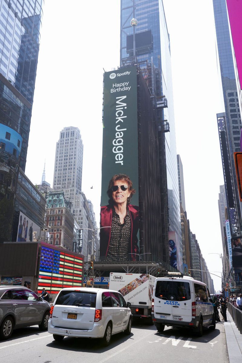 RollingStones's tweet photo. A huge Happy Birthday from @Spotify seen in NYC! 👅 
Forty Licks is available to stream now! Listen here: https://t.co/fTH2ilgJCy https://t.co/5rMtjssaAJ