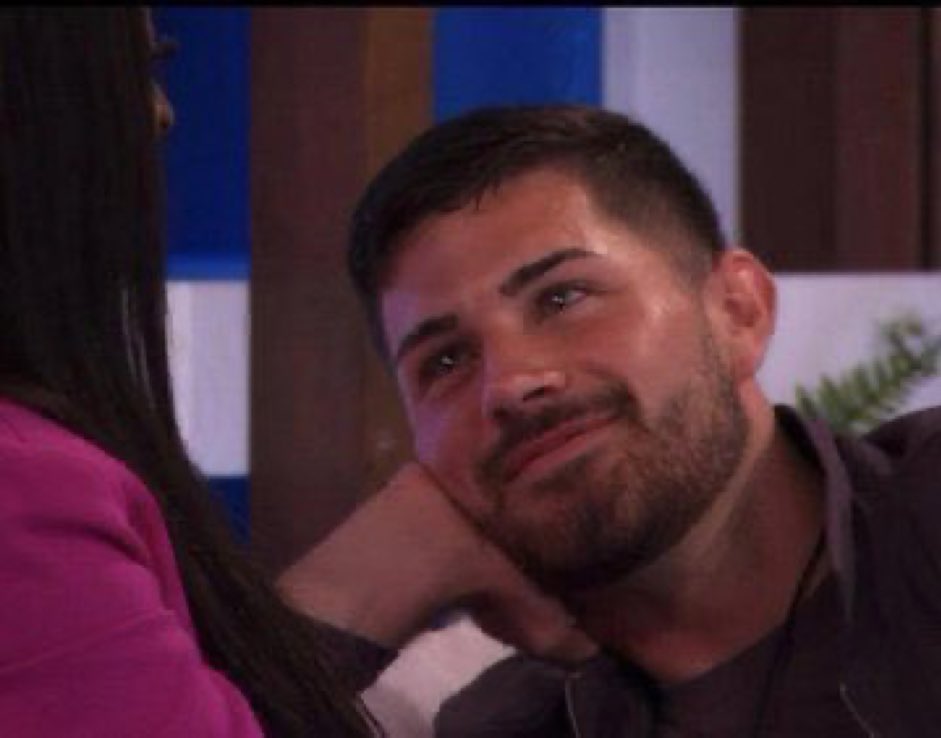 FavouriteGyal's tweet photo. It’s time for Scott to go reunite with the love of his life #LoveIsland https://t.co/Br4DNnI1PS