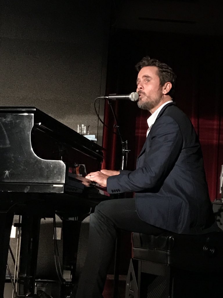 mleitten's tweet image. Five years ago today I was #InaBarSomewhere in Boston surrounded by #Nashie friends singing, dancing, laughing &amp;amp; crying all because of a show &amp;amp; a man who changed all of our lives for the better. Here’s to @Nashville_ABC @NashvilleCMT &amp;amp;  @CharlesEsten #LongLiveRaynaJaymes 🫶👸